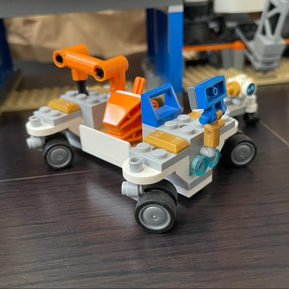 Lego City Sets (Police Station + Launch Control) - Picture 3 of 13